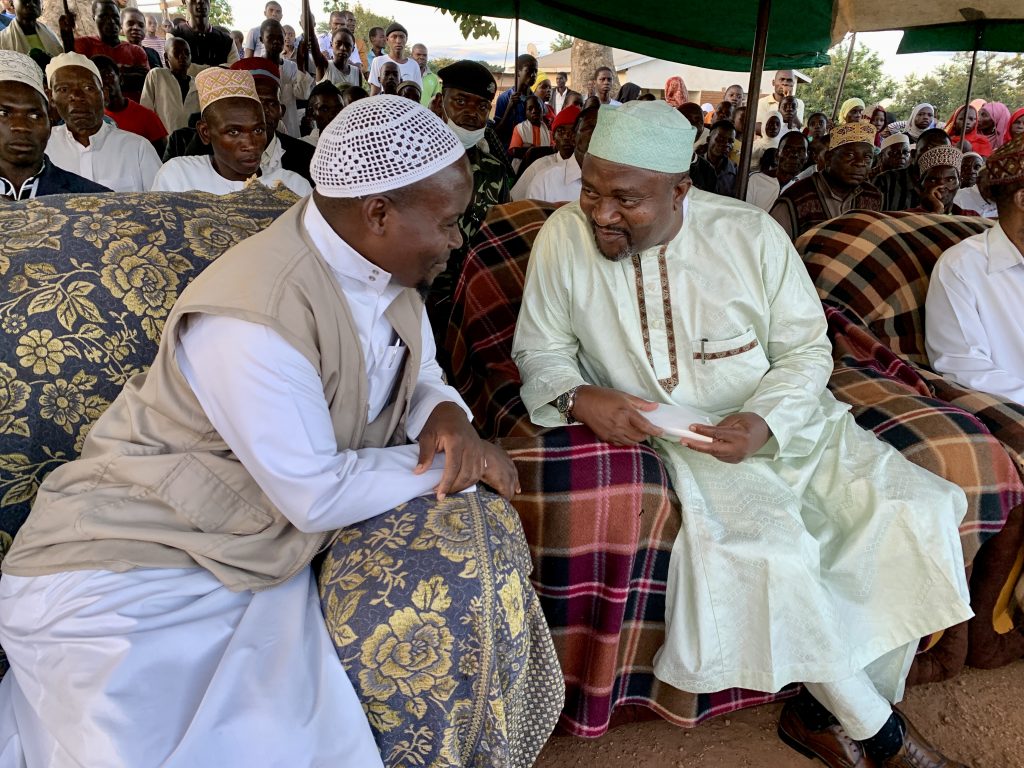 Honourable Ibrahim Matola discussing with Darussunah Foundation Board Chair Sheikh Ismail Allan