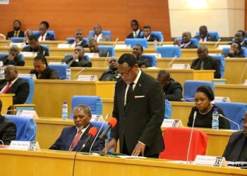 ‘Tiyeni Tigwirane Manja’- Chakwera