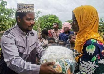Well-Wisher Distributes Ramadhan Packs to Muslims in Nkhotakota